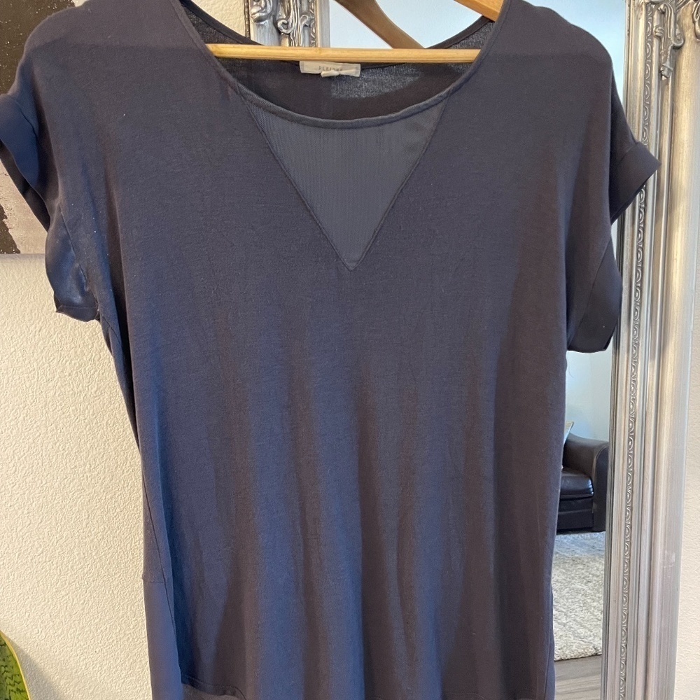 Pleione Tunic  with mesh V neck size small